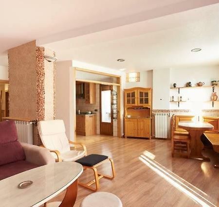Ferienwohnung Trampantojo Apartamento En El Corazon De Pamplona Exterior foto
