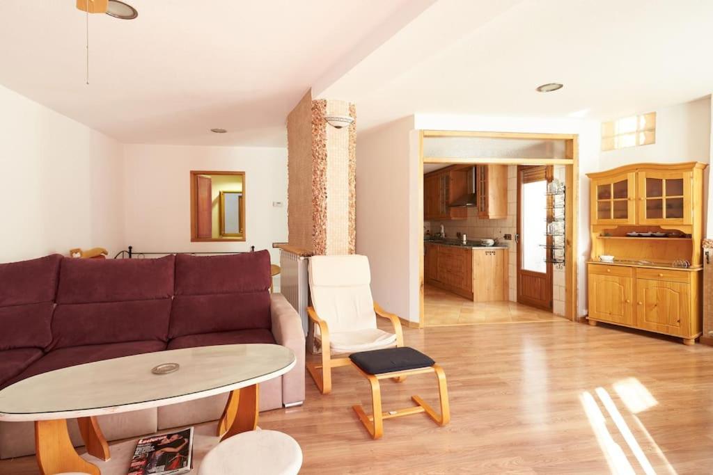 Ferienwohnung Trampantojo Apartamento En El Corazon De Pamplona Exterior foto