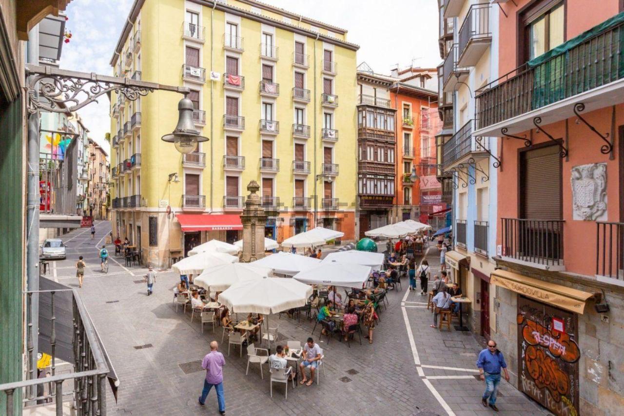 Ferienwohnung Trampantojo Apartamento En El Corazon De Pamplona Exterior foto