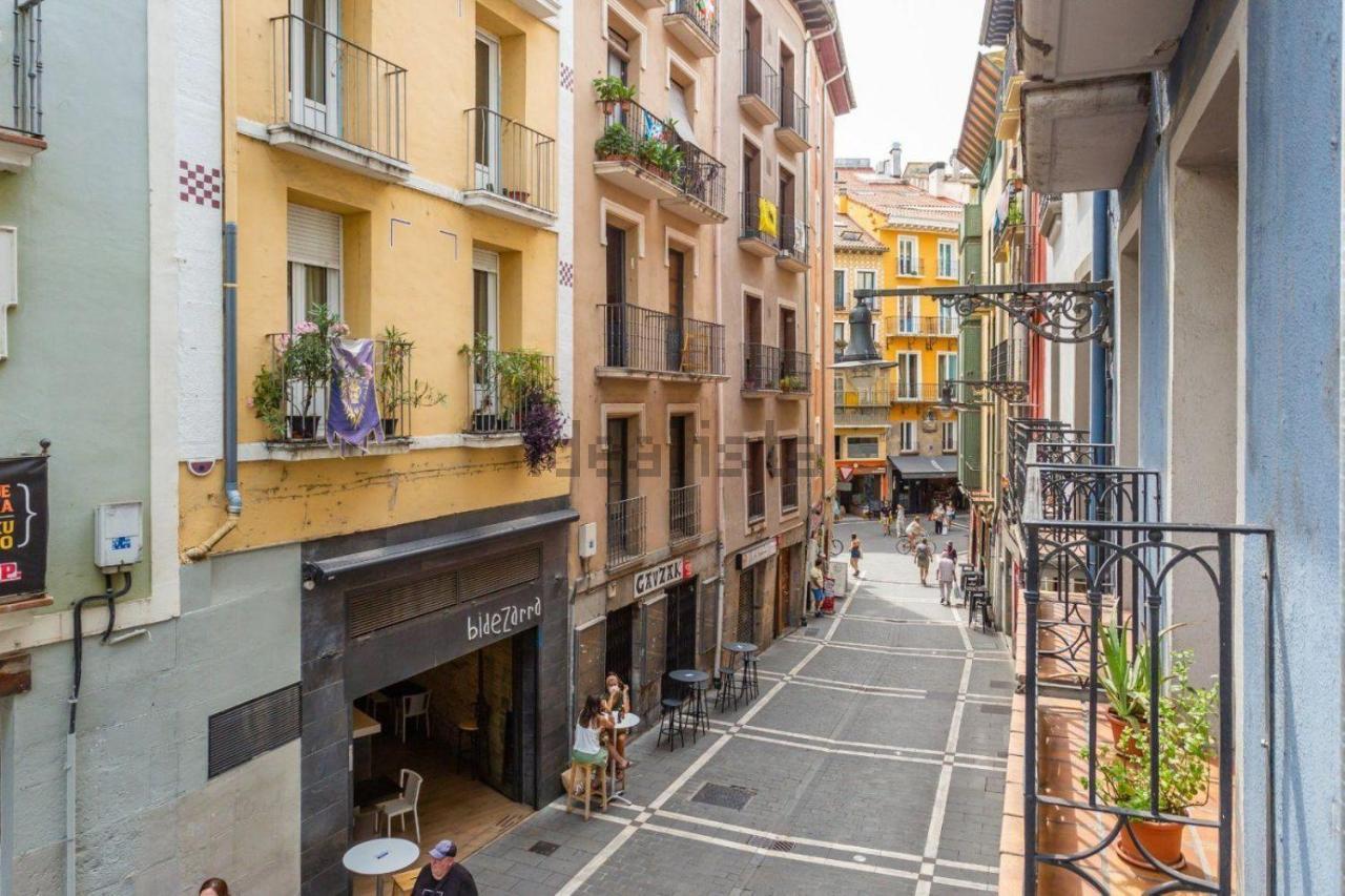 Ferienwohnung Trampantojo Apartamento En El Corazon De Pamplona Exterior foto