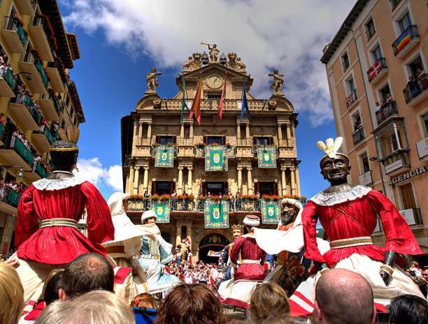 Ferienwohnung Trampantojo Apartamento En El Corazon De Pamplona Exterior foto