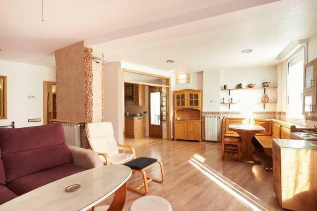 Ferienwohnung Trampantojo Apartamento En El Corazon De Pamplona Exterior foto