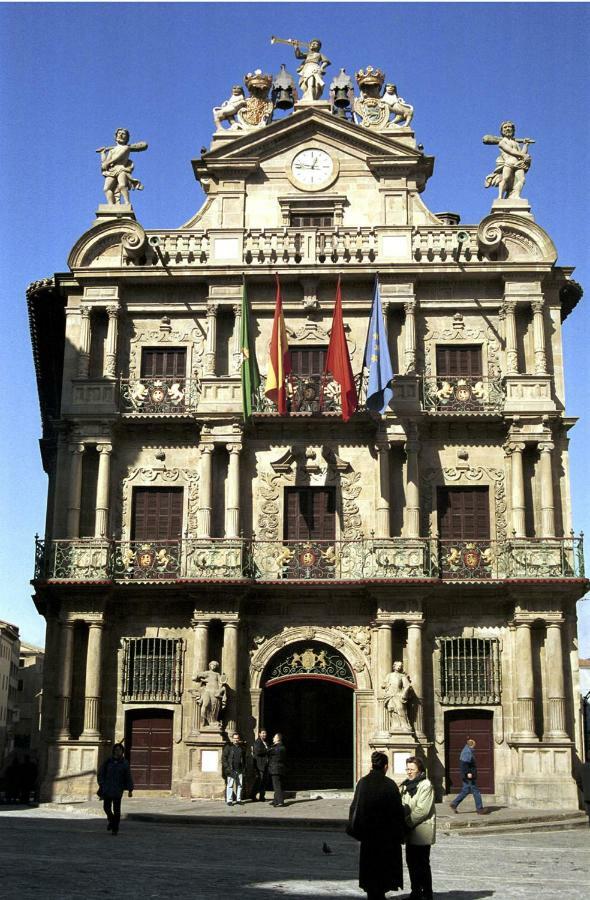 Ferienwohnung Trampantojo Apartamento En El Corazon De Pamplona Exterior foto