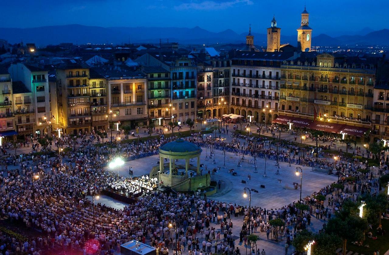 Ferienwohnung Trampantojo Apartamento En El Corazon De Pamplona Exterior foto
