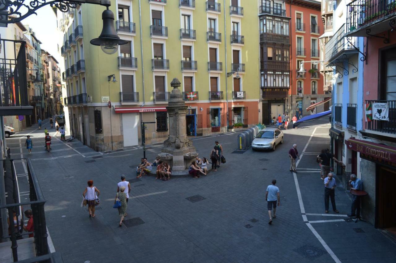 Ferienwohnung Trampantojo Apartamento En El Corazon De Pamplona Exterior foto